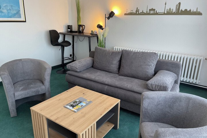 Room 8 of 25