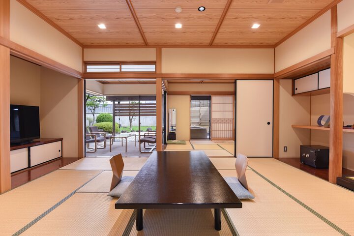 Room 5 of 50