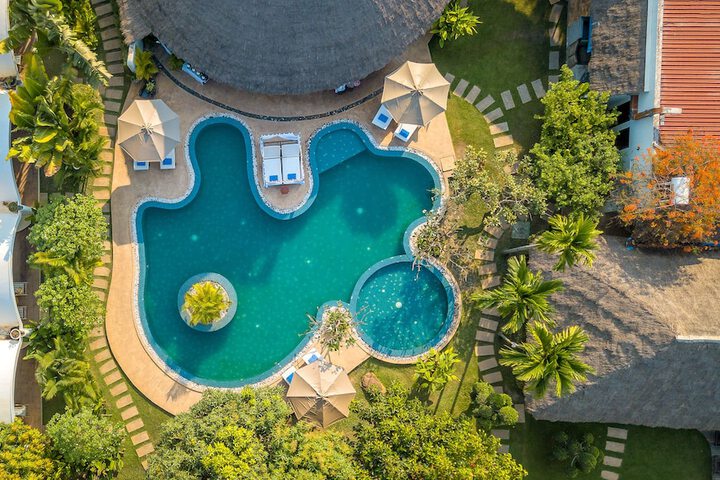 Pool 44 of 138