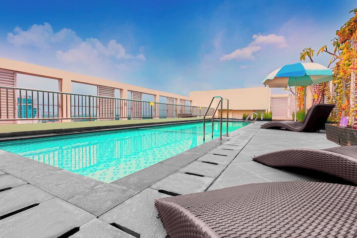 Hotel Pool