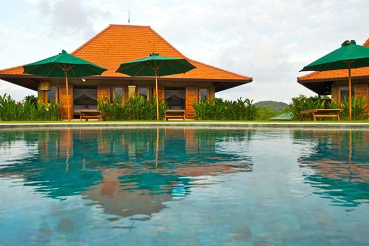 Hotel Pool