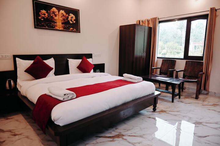 Room 4 of 32