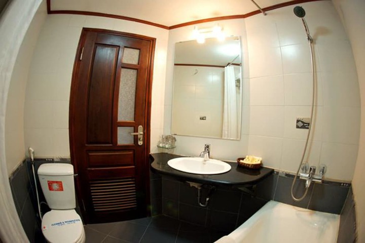 Room 5 of 27