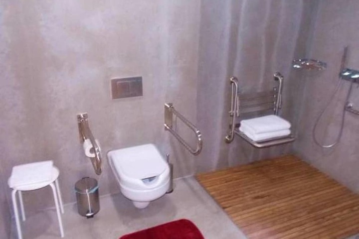 Room 15 of 42