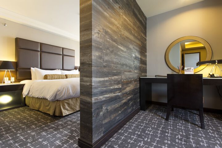 Room 13 of 87