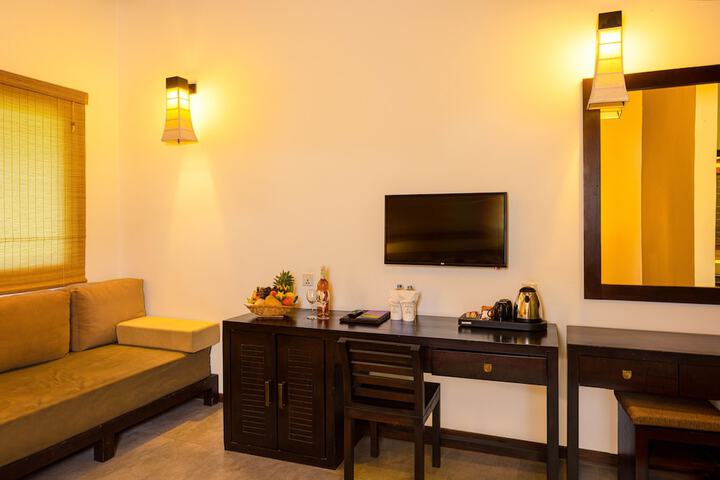 Room 13 of 37