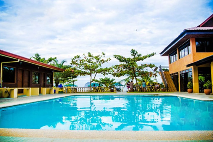 Hotel Pool