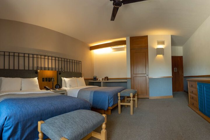Room 13 of 90
