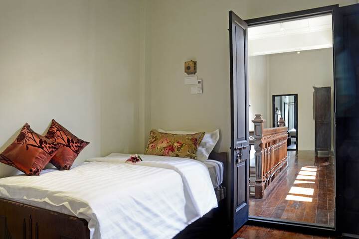 Room 6 of 43