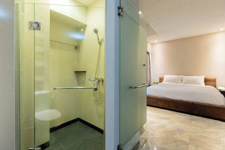 Room 43 of 66