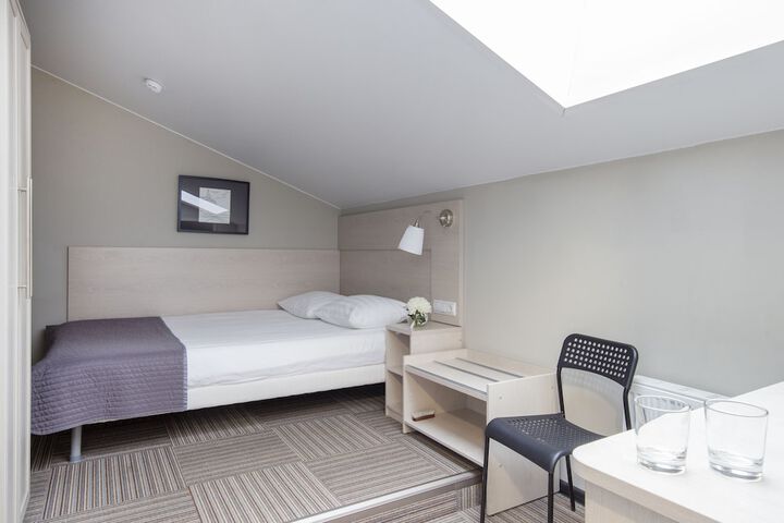 Room 30 of 80