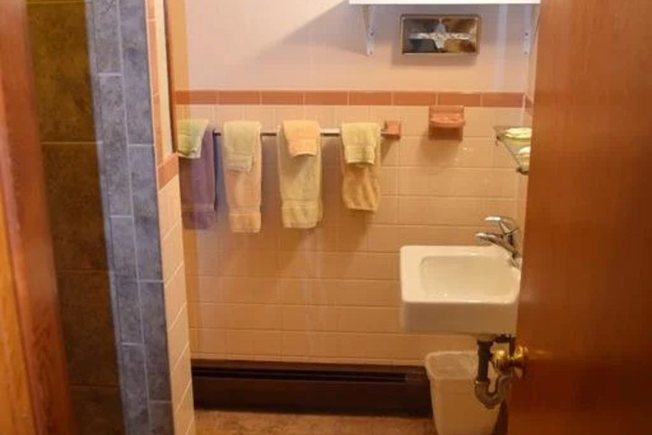 Room 9 of 11