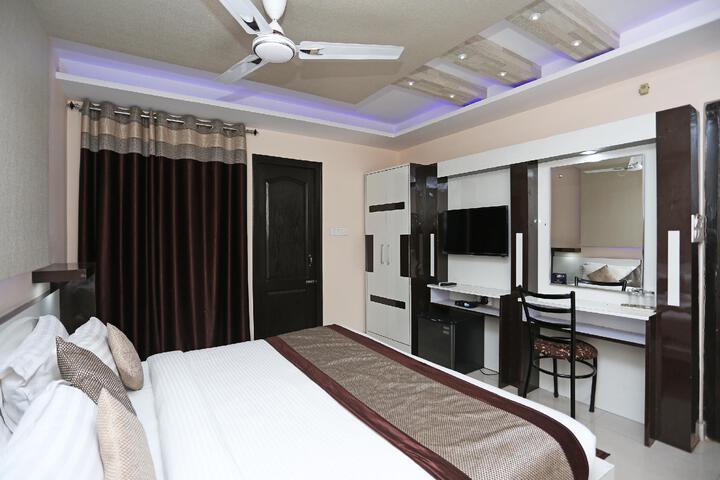 Room 5 of 10