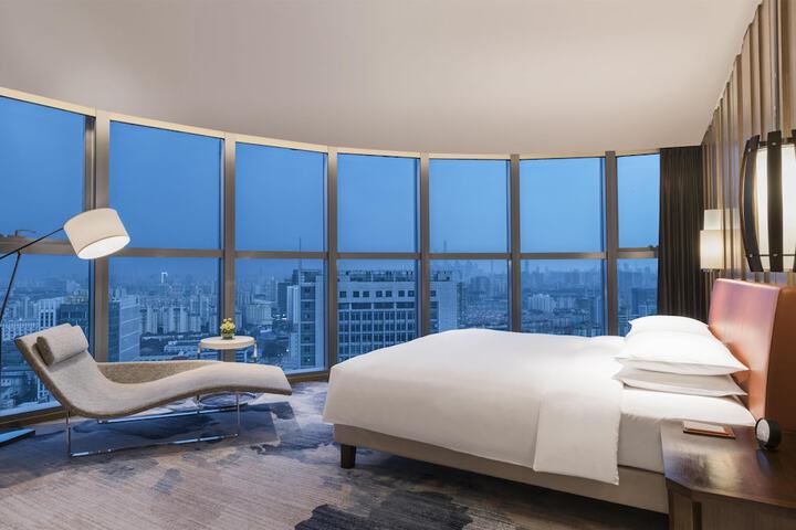 Room 16 of 46
