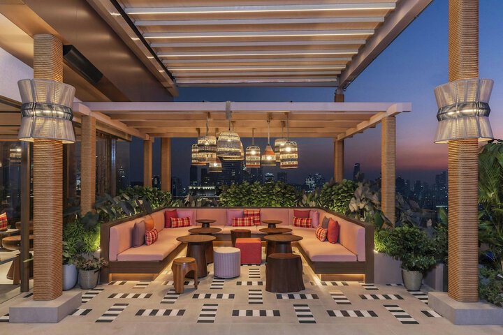 Lounge 54 of 75