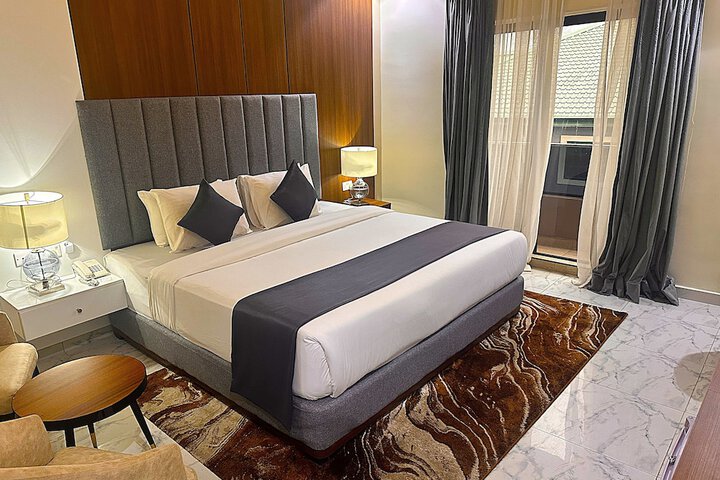 Room 3 of 42