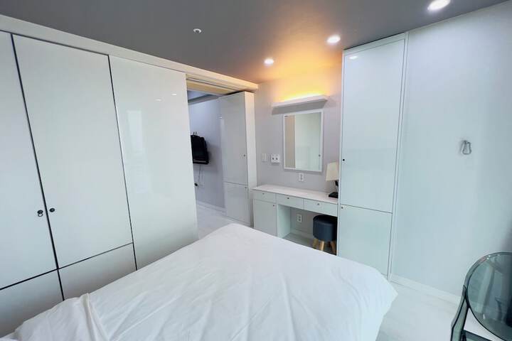 Room 46 of 86