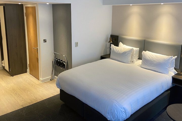 Room 6 of 71