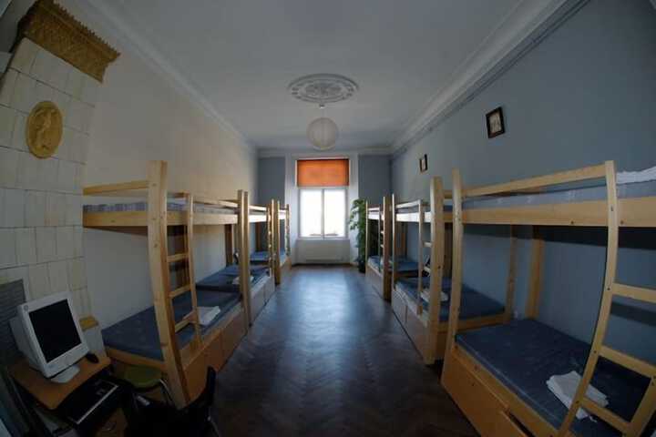 Room 14 of 37