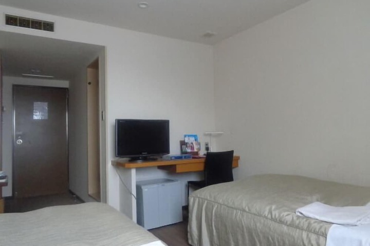 Room 8 of 16