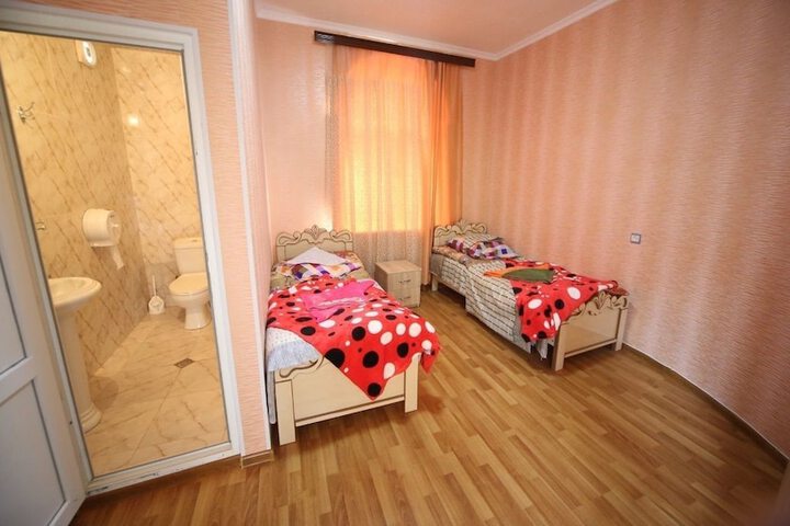 Room 6 of 46