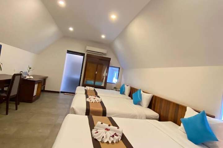 Room 12 of 32