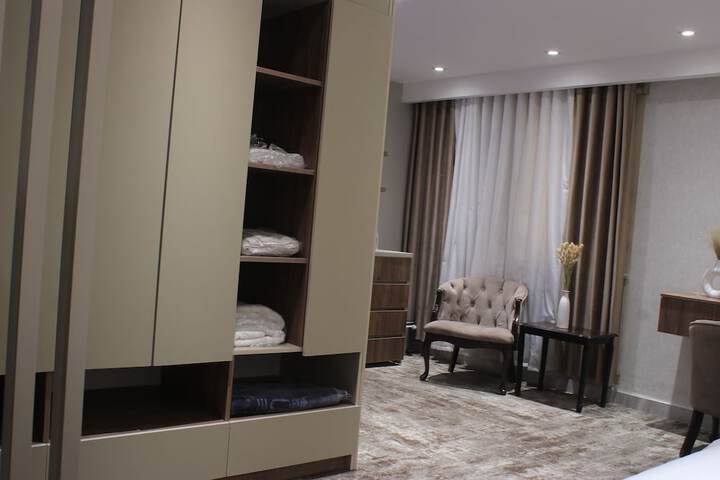 Room 15 of 48