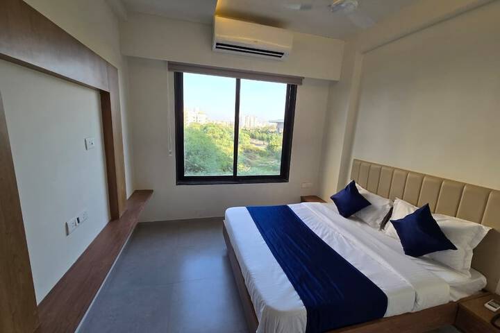 Room 4 of 12