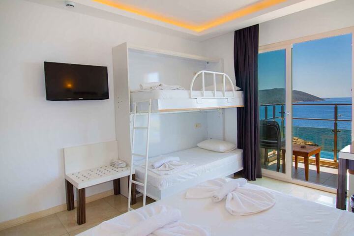 Room 10 of 68