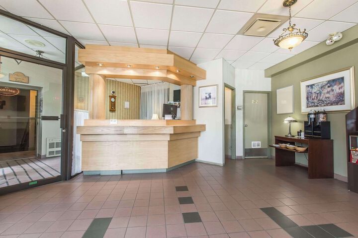 Entrance & Lobby