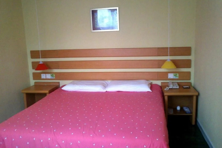 Room 4 of 11