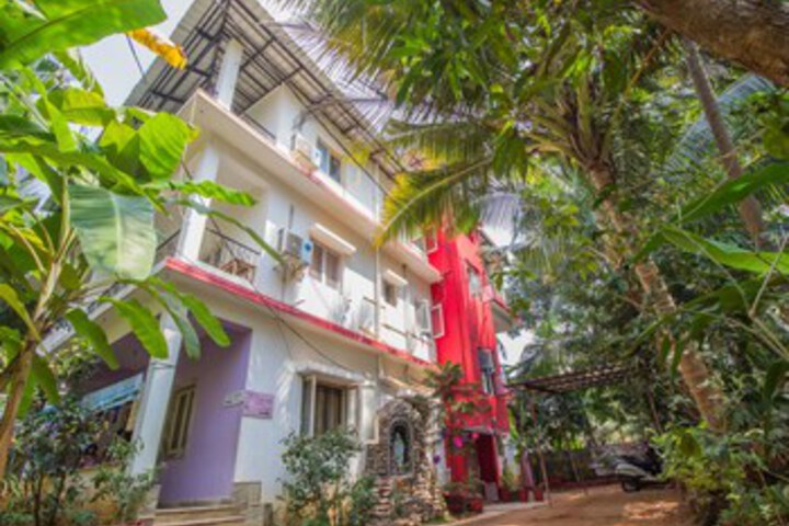 OYO 11508 Home Colourful Studio Calangute