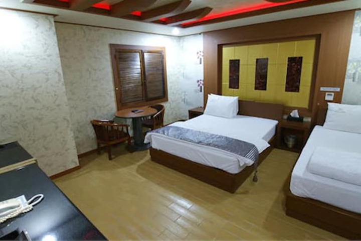 Room 15 of 29