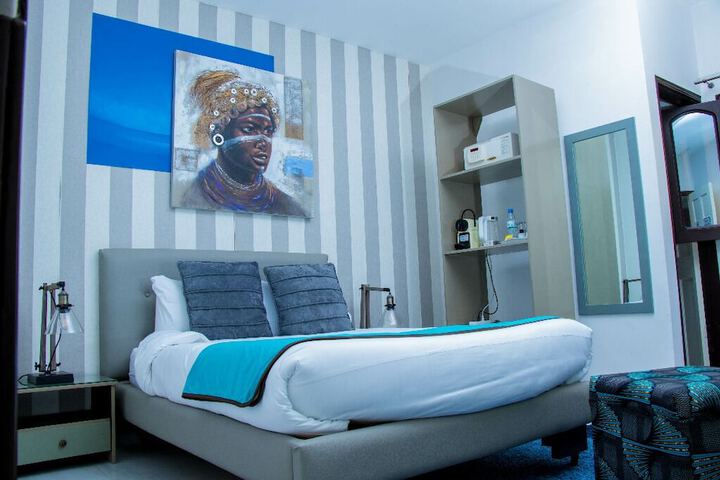Room 5 of 16