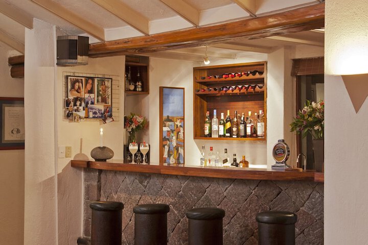 Lounge 19 of 32