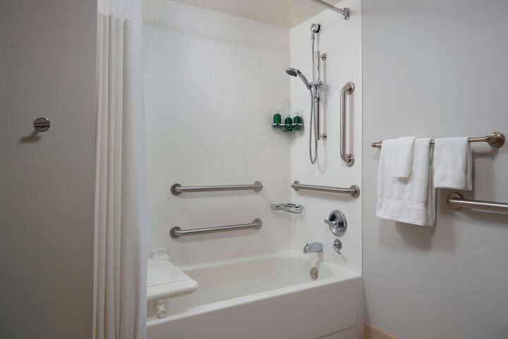 Deluxe 2 Double Beds Hearing Accessible (3 of 6)