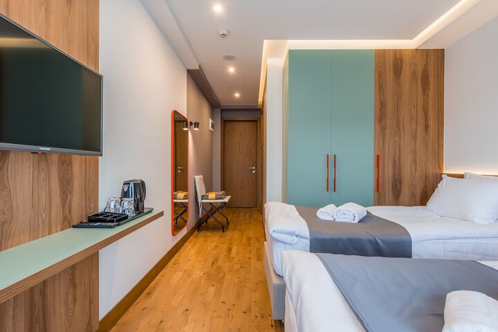 Room 33 of 147
