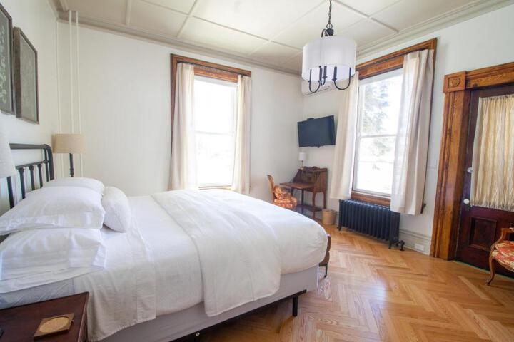 Standard Room, King or Two Doubles (2 of 2)