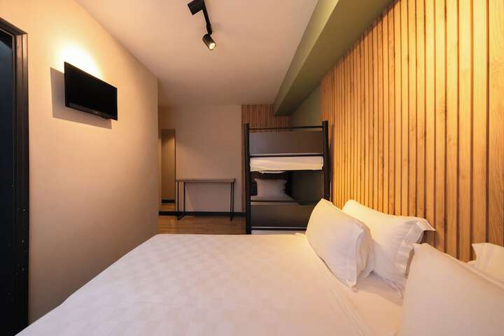 Room 40 of 82