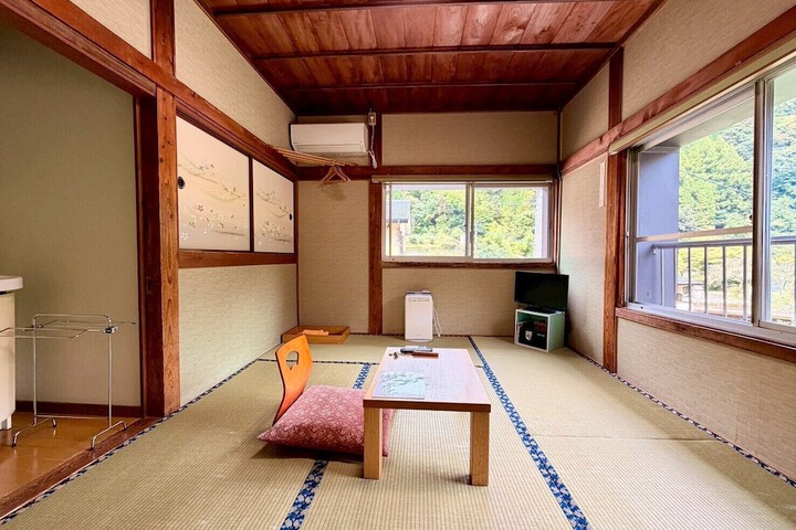 Room 15 of 53