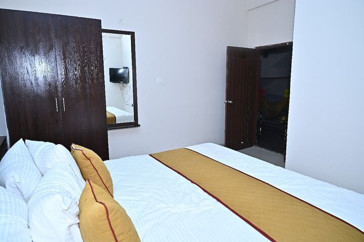 Room 6 of 19