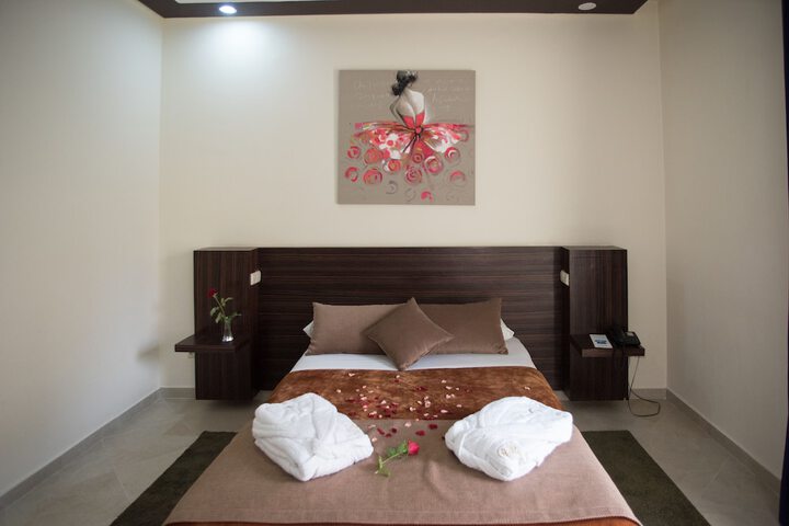 Room 9 of 37