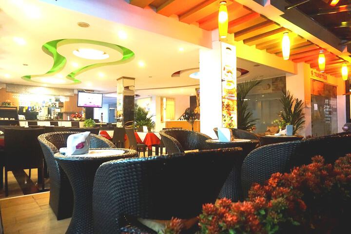 Dining Photos
