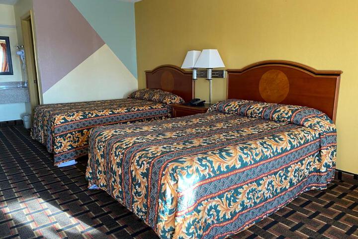 2 Double Beds (1 of 6)