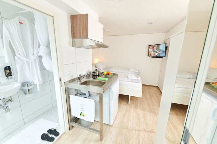 Room 4 of 48