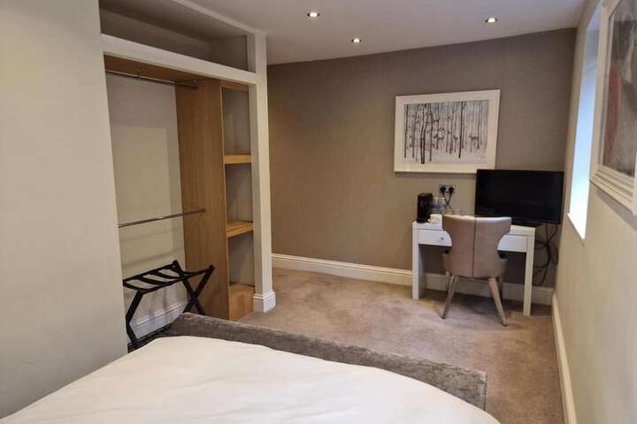 Room 17 of 48
