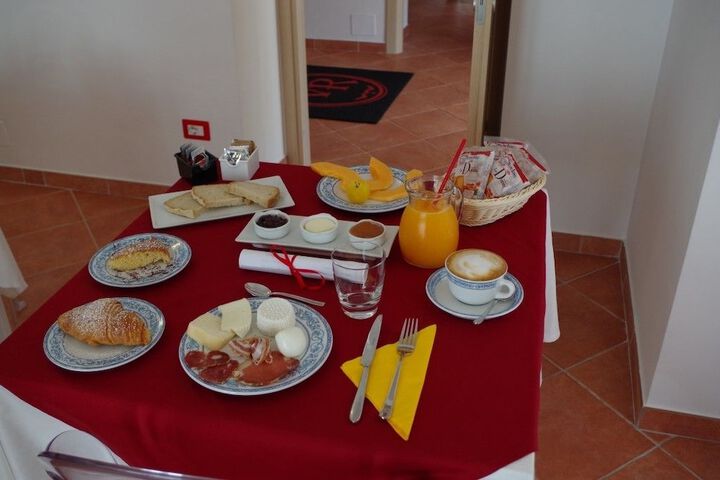 Breakfast/Coffee Service 11 of 30