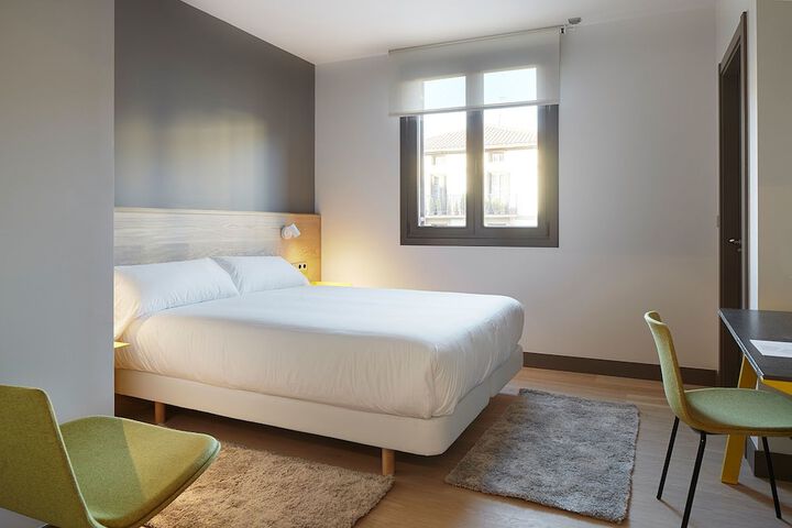 Room 9 of 39
