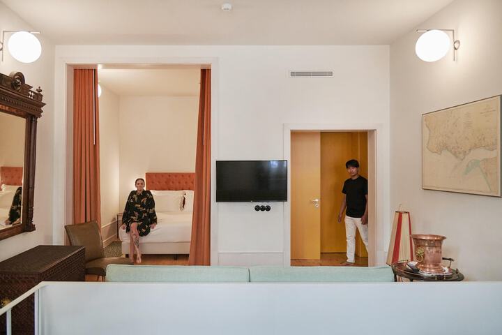 Room 37 of 65