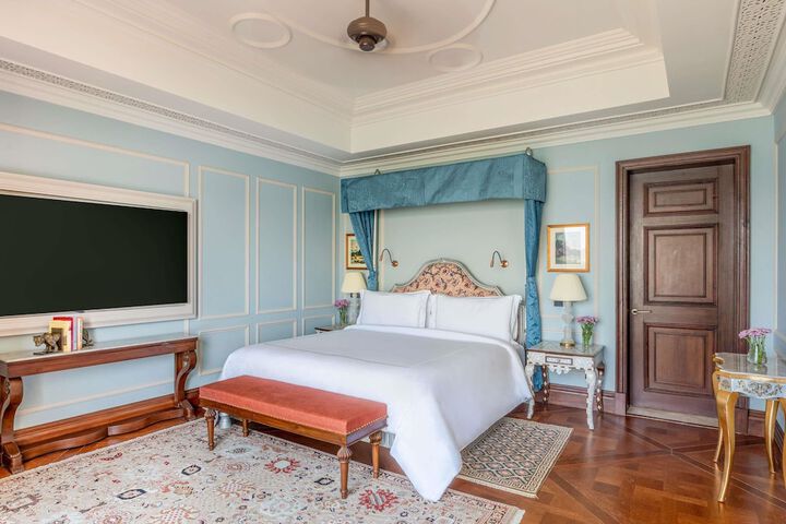 Room 95 of 320